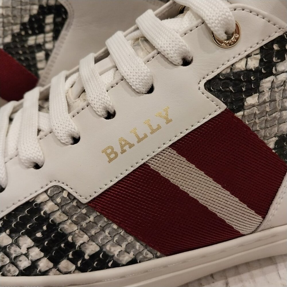BALLY men's size 10 D white leather sneakers.